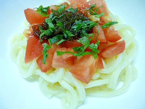 大葉が香る♪もずく酢とトマトの冷やしうどん